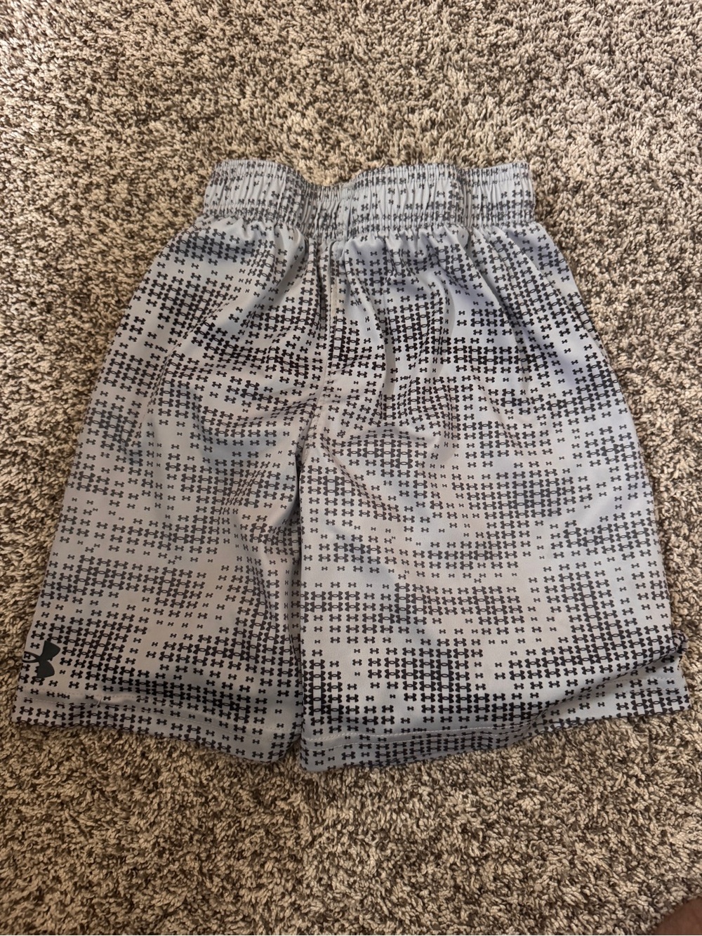 Under Armour Men’s Light Gray Patterned Athletic Shorts